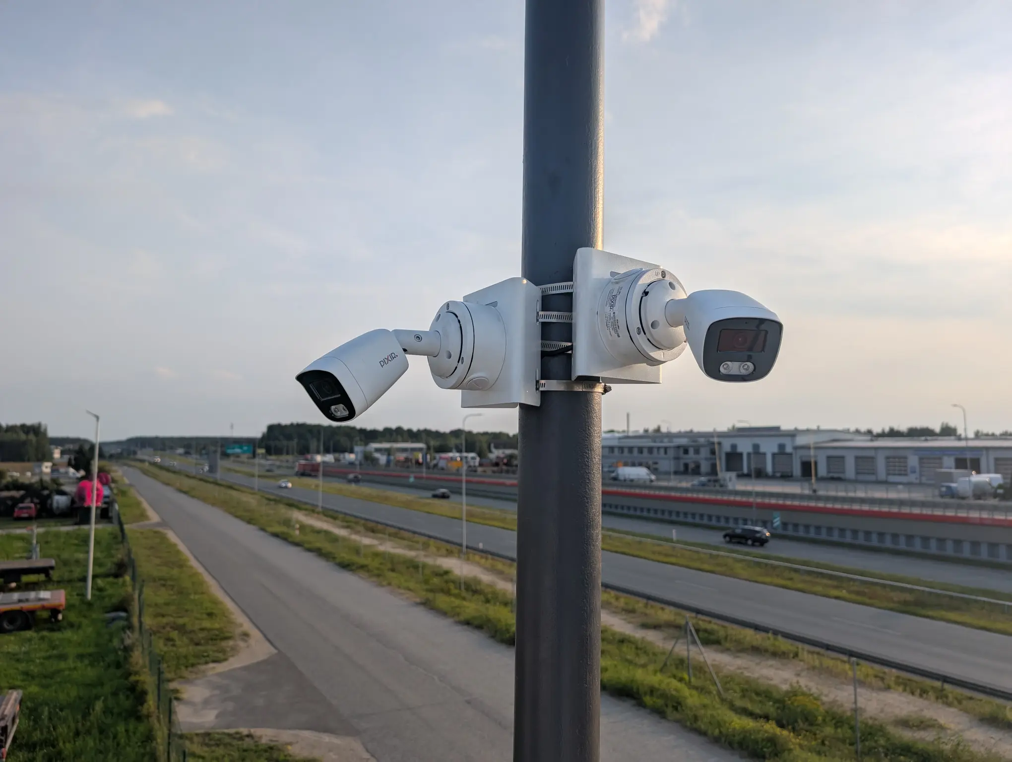 Kamery monitoringu zewnętrznego zamontowane przez Insta Guards
